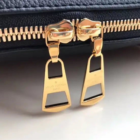 Vuitton V MM TOTE Louis 0521